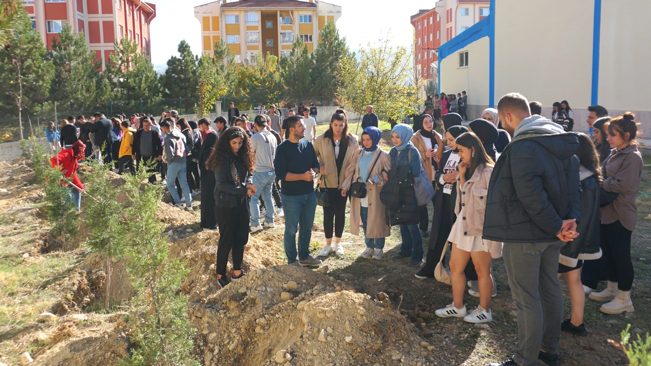 Selçuk Üniversitesinde 1867 fidan toprakla buluşturuldu